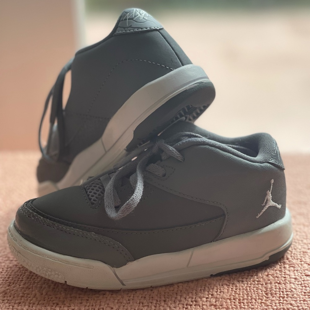 Nike Air Jordan Flight Kid’s Sneaker / US size 8